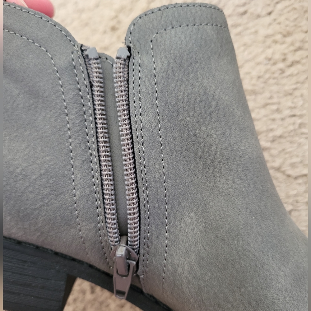 NWOT Sun + Stone Gray Ankle Boots Size 7 - Picture 7 of 8